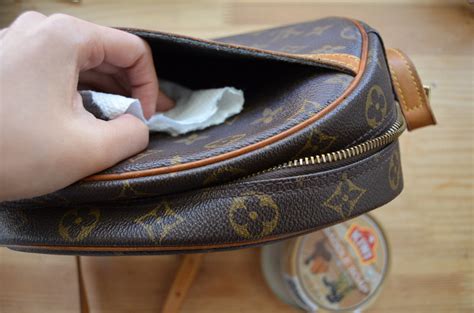 how to remove stain from louis vuitton canvas|how to clean Louis Vuitton canvas.